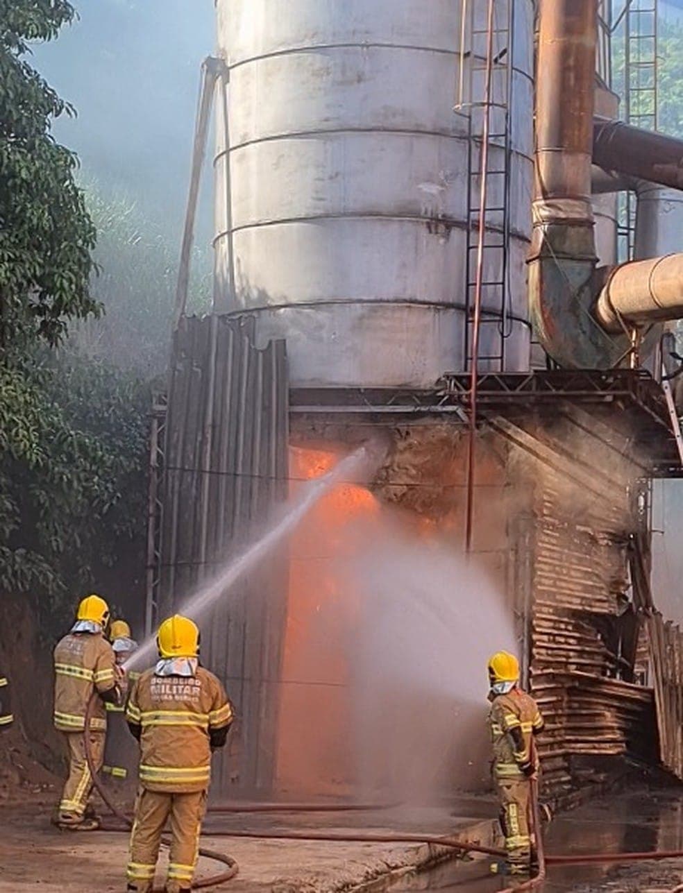Incêndio atinge mais uma fábrica de Móveis, agora em Ubá (MG)