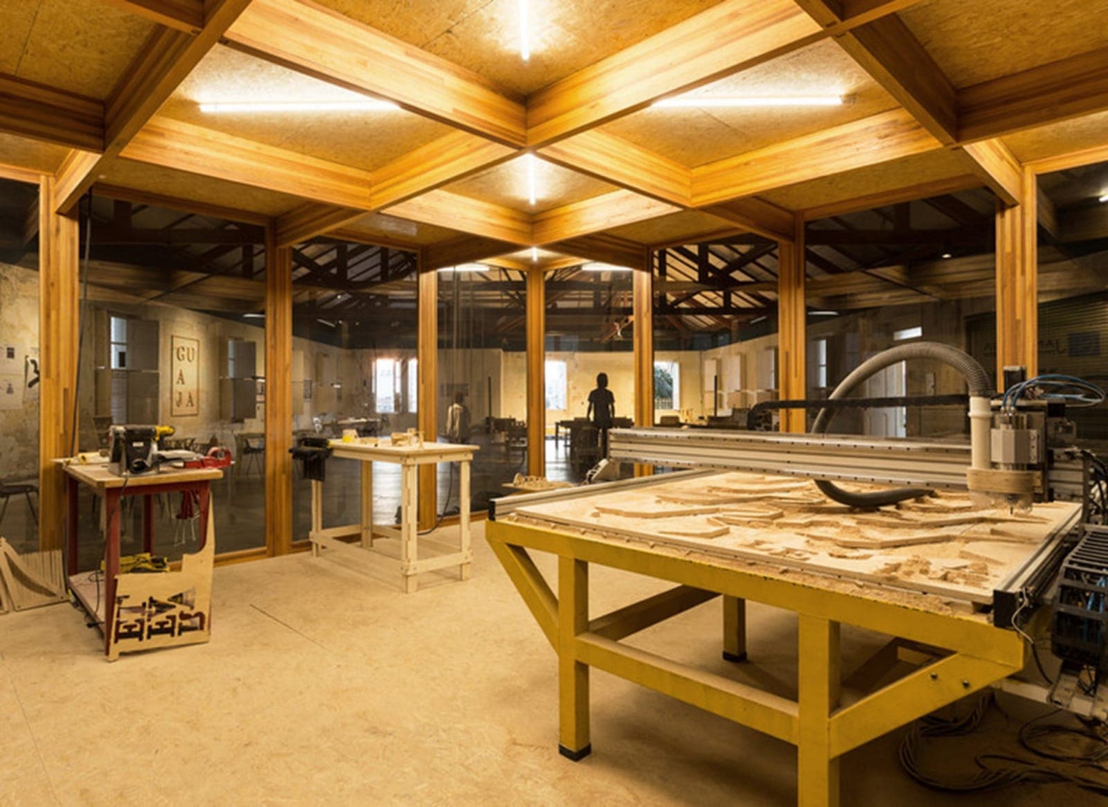 Fabricação digital em madeira: mobiliário feitos com CNC