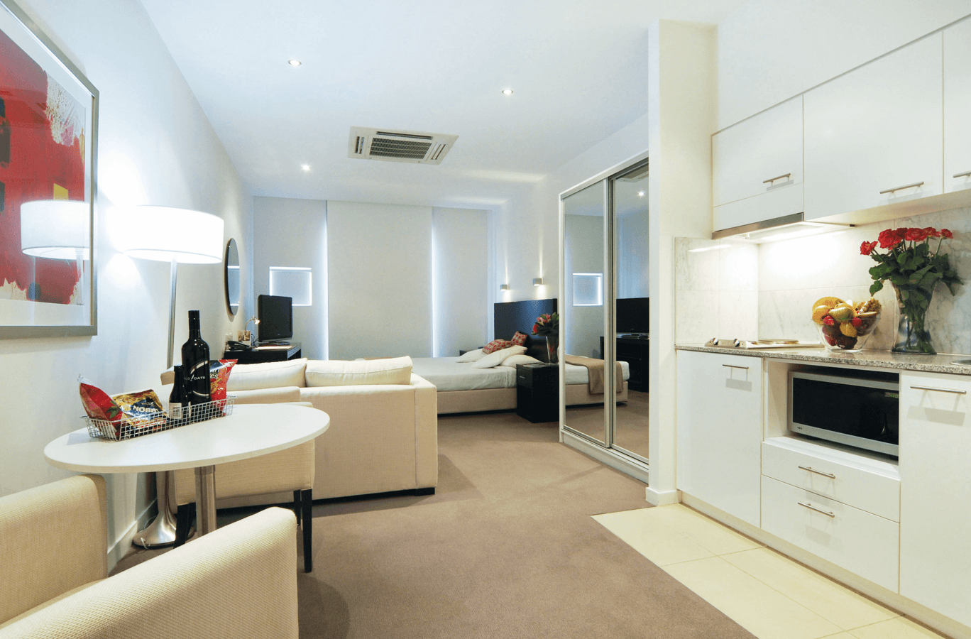 Os móveis dobráveis multifuncionais são outro destaque que tem sido visto como tendência