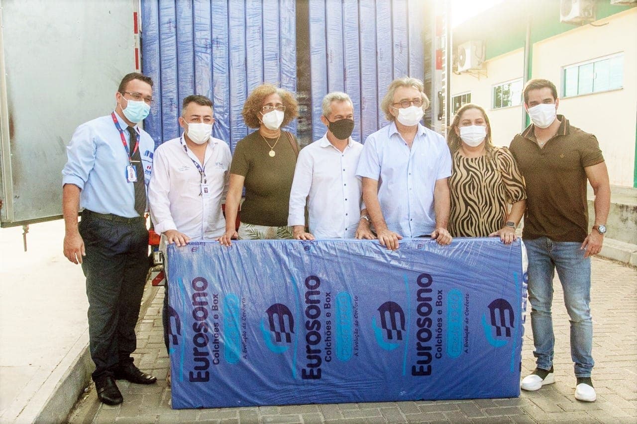 Estão sendo distribuídos cerca de 5400 colchões em 184 municípios cearenses