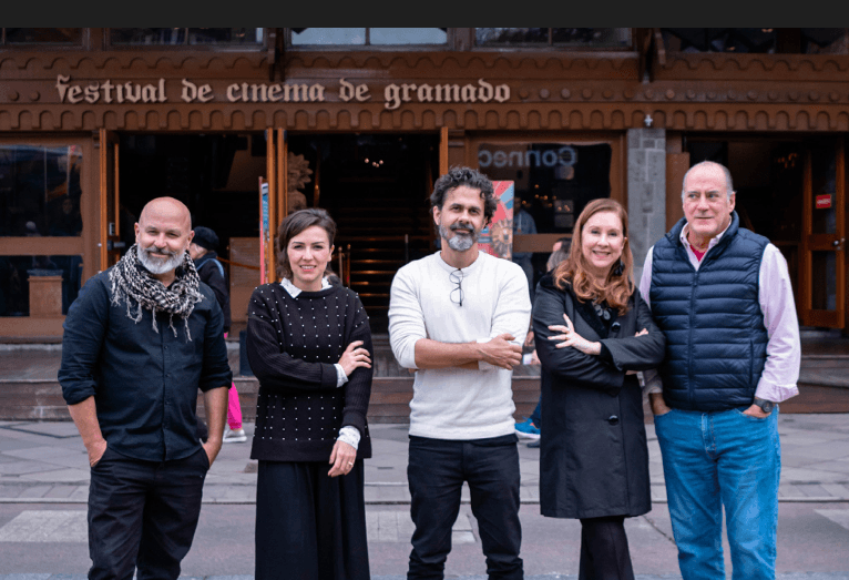 Comissão Julgadora: Natasha Schlobach, Dimitri Locisk, Eleone Prestes, Leonardo Bueno e Bobby Krell (foto – Leonidas Cardoso), e também Renata Maynart e Thaissa Wiezel
