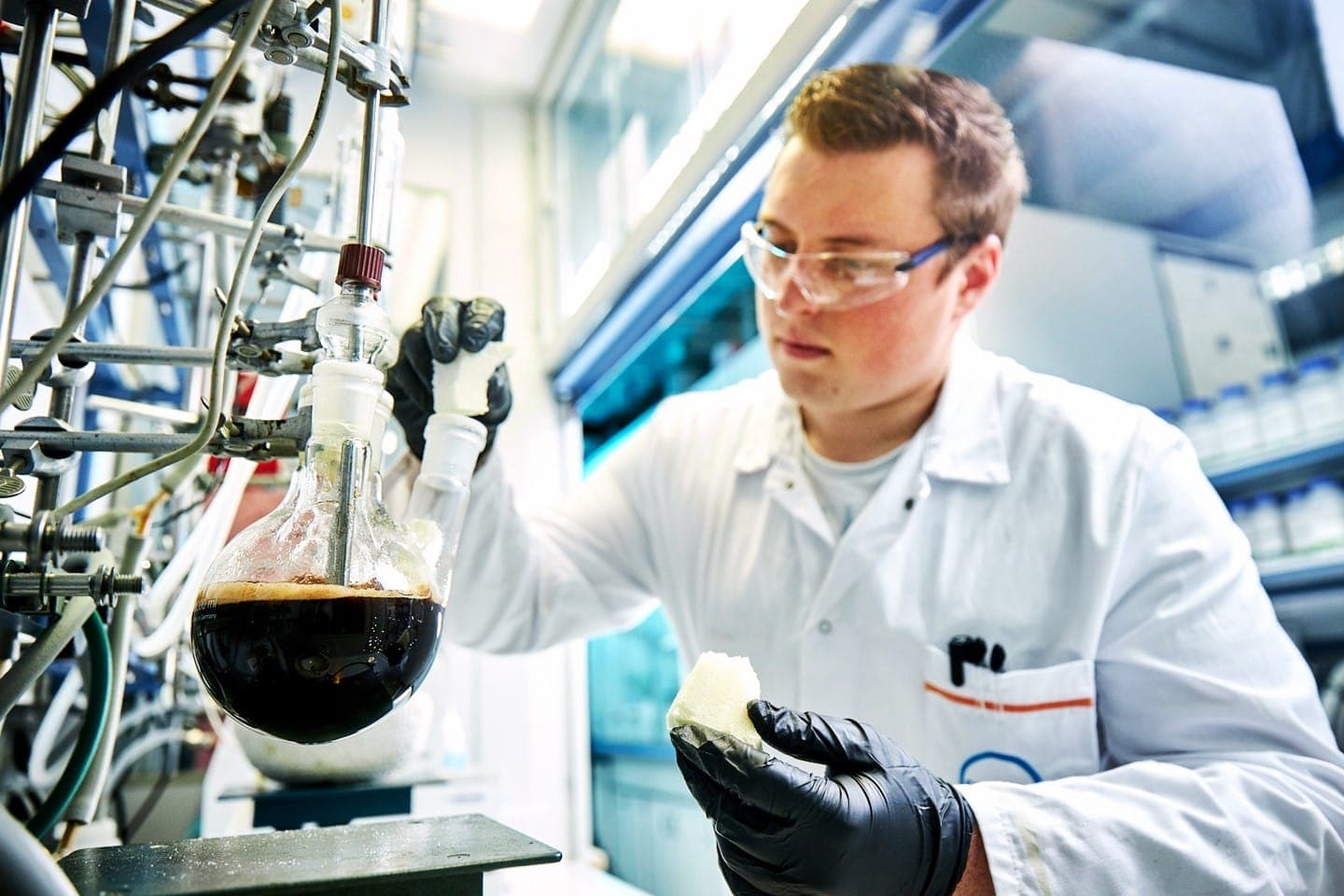 A Covestro está transformando a espuma de colchão de poliuretano (PUR) em fim de vida diretamente em seus principais blocos de construção