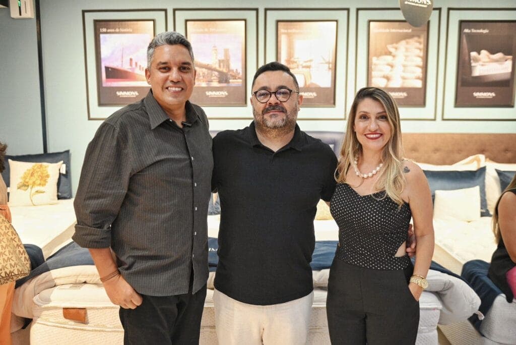 ALEX FRANCIS, ENIO DOURADO E THAIS RICCIO. FOTO: DIVULGAÇÃO