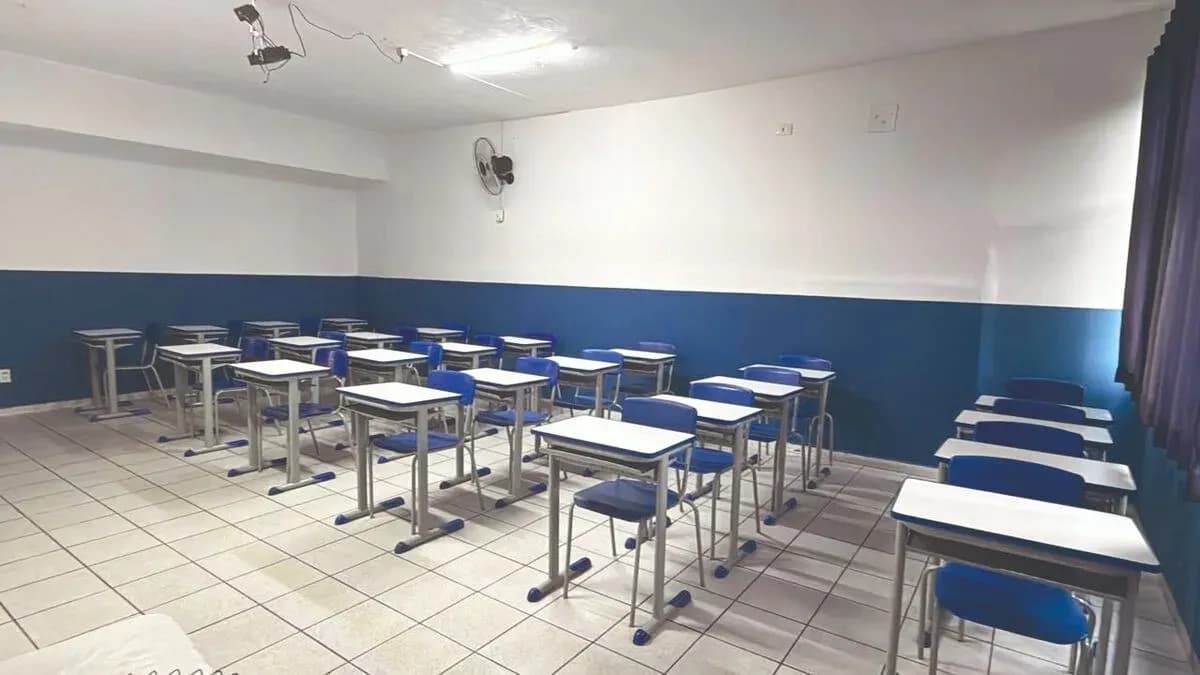Jovens criam negócio milionário ao reformarem móveis escolares