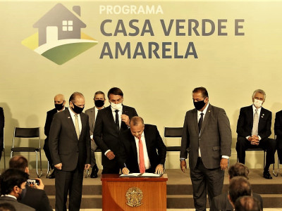 Bolsonaro-lanca-programa-habitacional-Casa-Verde-e-Amarela.jpg