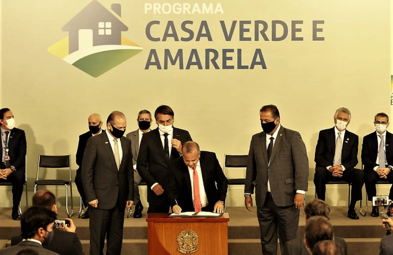 Bolsonaro-lanca-programa-habitacional-Casa-Verde-e-Amarela.jpg