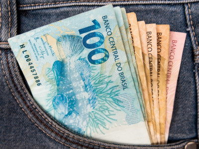 brazilian-money-in-jeans-pocket-finance-concept-currency-brazil.jpg