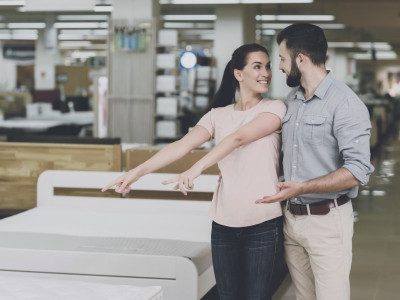 a-couple-chooses-a-mattress-in-the-store.jpg