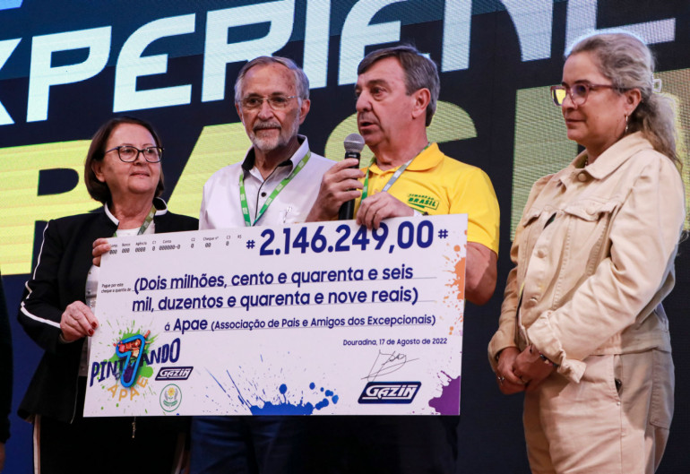 MOMENTO-ENTREGA-CHEQUE-PINTANDO-O-7-VEX.jpg