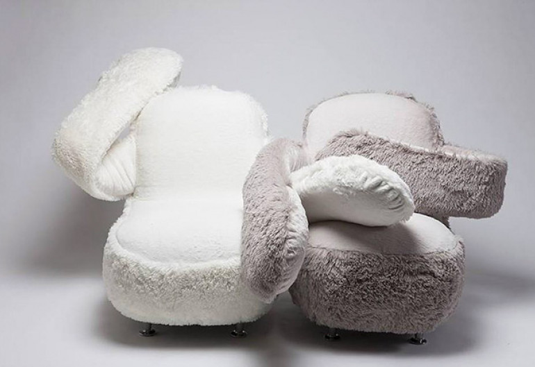 free-hug-sofa3.jpg