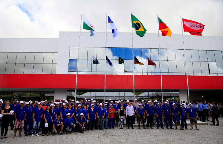 Herval inaugura fábrica em PE - Móveis de Valor