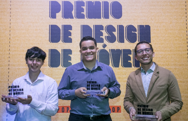 Lucas_Gabriel_e_Andres_Premio_Design_de_Moveis.jpg