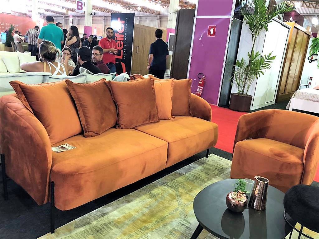 Texturas aveludadas e tons quentes e terrosos são tendência para o mercado moveleiro – Produtos_ Lara Estofados (Flávio Fusco) 3