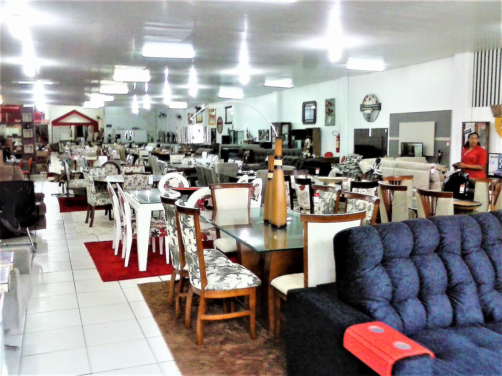 Donos de lojas de móveis ficam confusos com reabertura no RJ Móveis