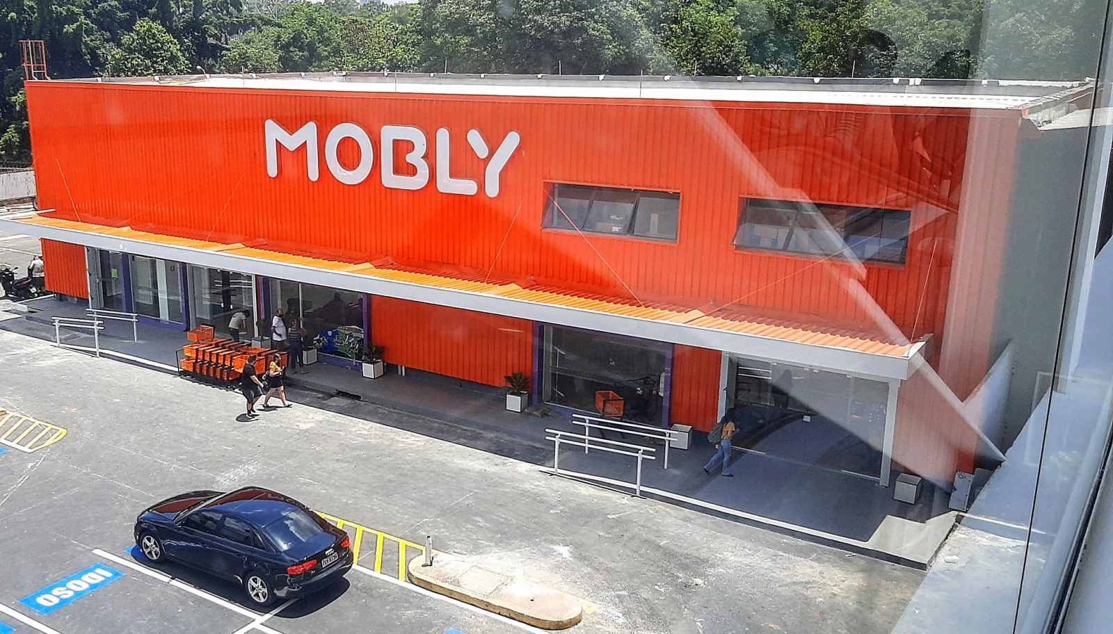 Mobly comemora venda de móveis usados em plataforma online Móveis de